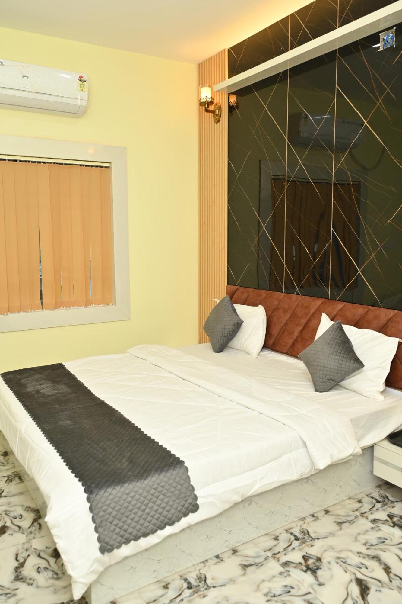 The Vintage Plaza Hotel Baripada Exterior photo